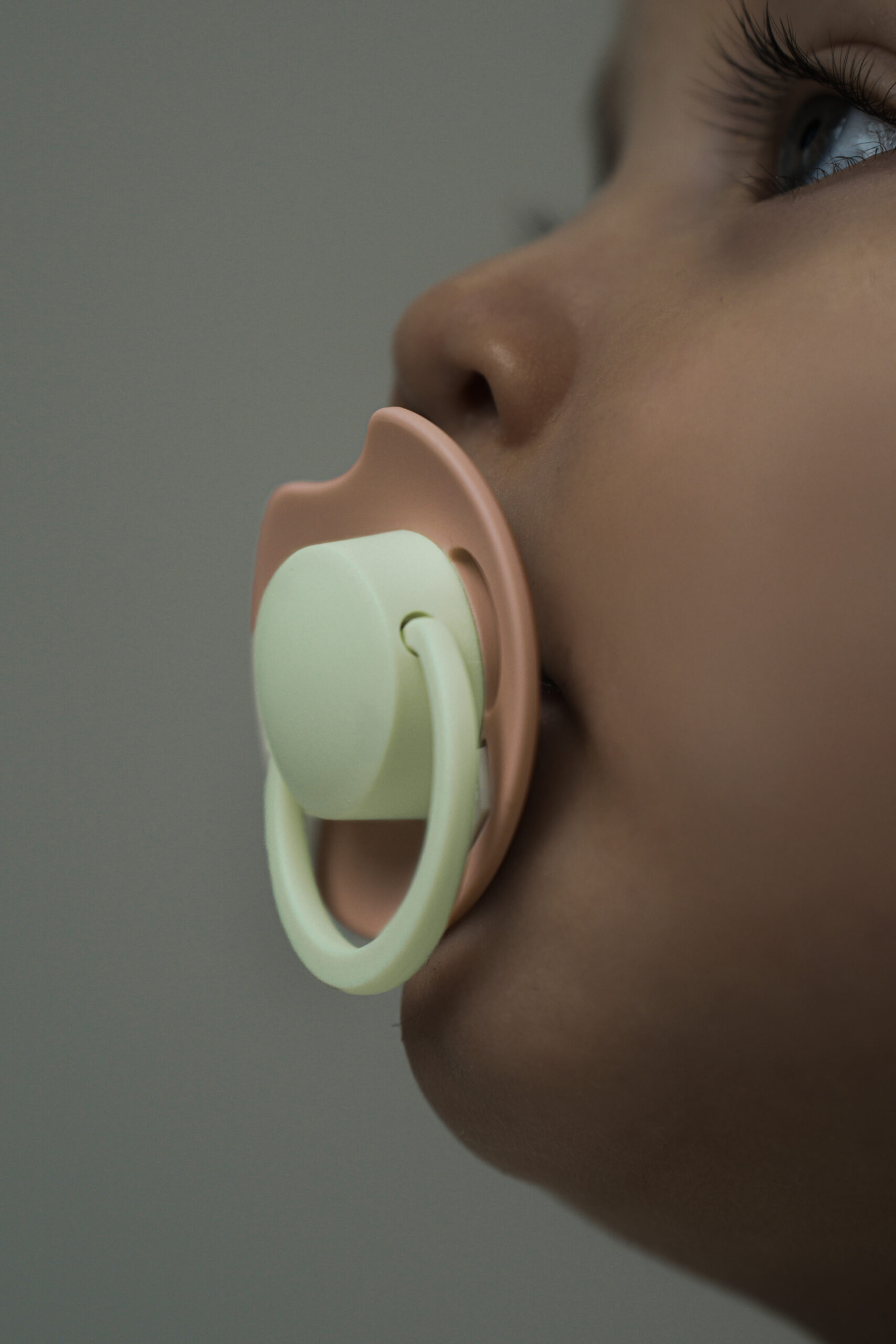 זוג מוצצי לאבי מהדורת פריים 6-18 צבע גוף ולבן - זוהר בחושך – תמונה 9